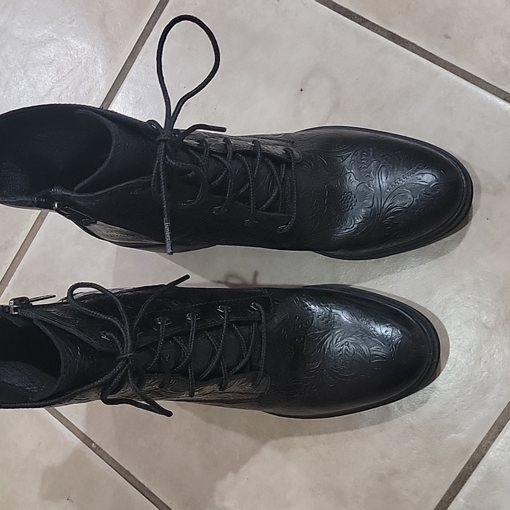 Ladies heeled boots